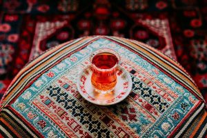 wyprawa-do-iranu-perska-herbata-na-dywanie-soul-travel