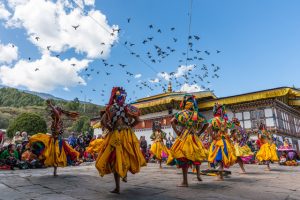 bhutan-wyprawy-festiwal-tancerze-w-maskach-soul-travel