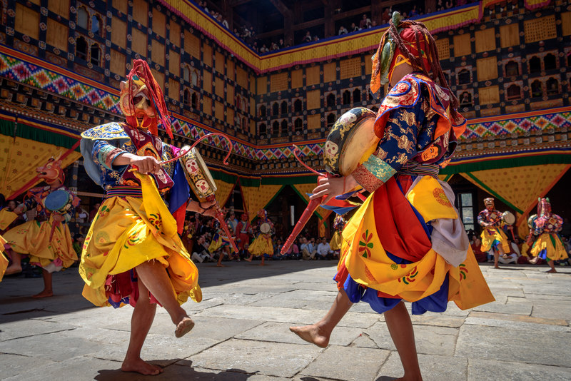 wyprawa-do-bhutanu-festiwal-tsechu-tancerze-soul-travel